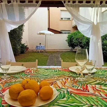 Giardino Di Limoni * Виареджо